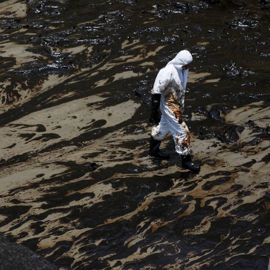 cómo impacta un derrame petrolero en el mar